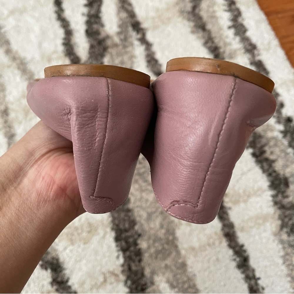 Carrano Lilac Pointed Toe Flats - image 6